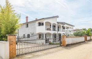 1 Bedroom Lovely Apartment In Novas Vas