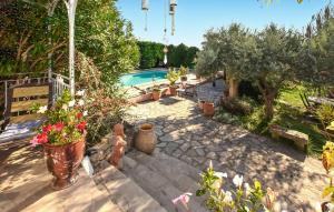 Maisons de vacances Stunning Home In Cabrieres-D-aigues : photos des chambres