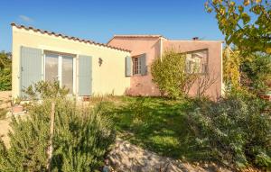 Maisons de vacances Stunning Home In Cabrieres-D-aigues : photos des chambres