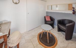 Maisons de vacances Stunning Home In Cabrieres-D-aigues : photos des chambres