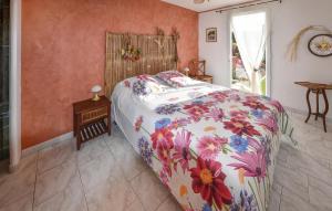 Maisons de vacances Stunning Home In Cabrieres-D-aigues : photos des chambres