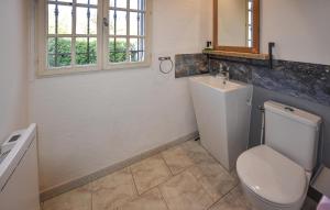 Maisons de vacances Stunning Home In Cabrieres-D-aigues : Maison de Vacances 4 Chambres