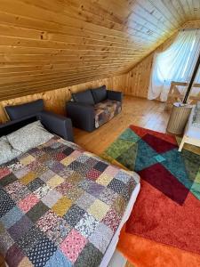 Căsuță la țară - liniște și viață rurală cotidiană