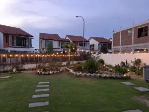 E&H Homestay Corner Lot Bandar Dato Onn - Selong Village