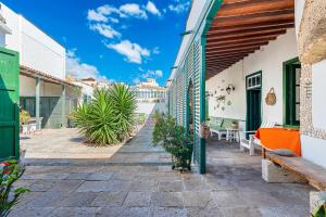 Traditional Canary house next to the beach
