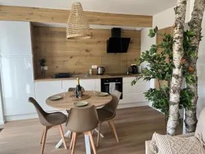 Appart-hôtel n 2 calme avec vue sur la piscine, petit-déjeuner, terrasse et parking - Charnay