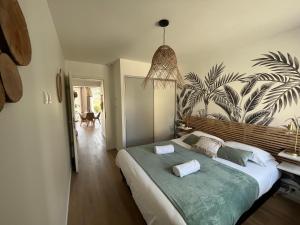Appart'hotels Appart-hotel n 2 calme avec vue sur la piscine, petit-dejeuner, terrasse et parking : photos des chambres