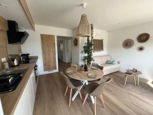 Appart'hotels Appart-hotel n 2 calme avec vue sur la piscine, petit-dejeuner, terrasse et parking : photos des chambres