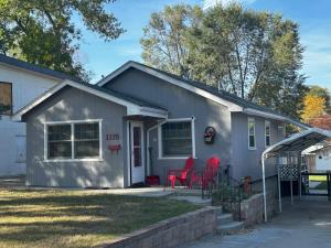 Barb's and Bo's Cozy Home with Office and Covered Parking - 4hvězdičkové hotely ve městě Billings