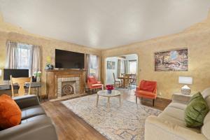 Bo360 Central Hangout with HOT TUB Washer Dryer