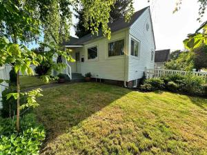 BoDekes N Tacoma Landing with HOT TUB near University