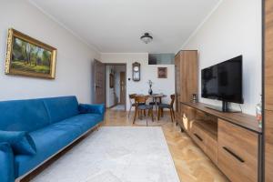 Elegant and Bright Apartment Graniczna near Ogród Saski by Noclegi Renters