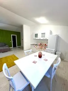 Residence 8 Deluxe - Cartierul D. Apostol