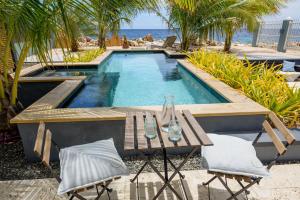 Private Oceanfront luxurious city villa with pool and beach - Vily, Willemstad
