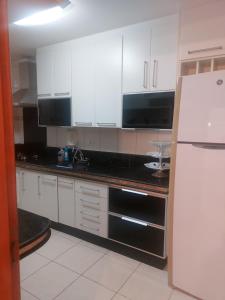 Beira-mar, 110mt, 3 dorms, linda vista