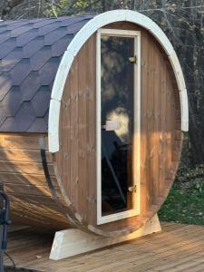 Villa Yarema Mountain Relax with Hot Jacuzzi & Sauna by BookVillaBG