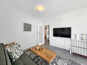 Majestic Lions Head views! Ultimate convenience!