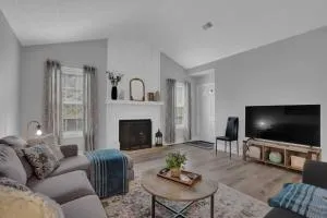 The Smart Stay ! New Remodel! Minutes from Atlanta - 塔克