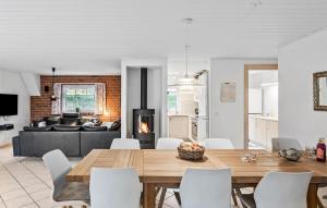 Nice Home In Væggerløse With Sauna