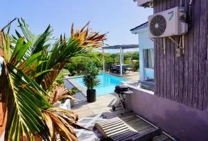Stunning 3 Bed Villa with Coastline Views and 2 Swimming Pools - Трежер-Бич