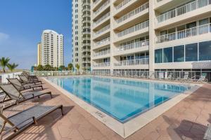 Steps to Sand and Pool! Beachfront Condo in Navarre