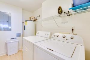 Steps to Sand and Pool! Beachfront Condo in Navarre