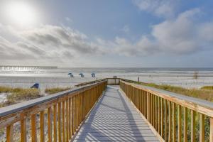 Steps to Sand and Pool! Beachfront Condo in Navarre