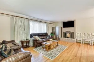 Spacious Portland Area Home with Fenced Yard - 比弗顿