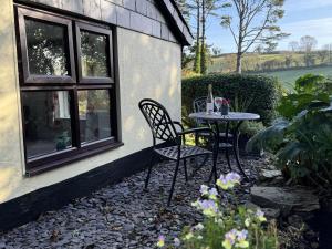 Greenswood Cottage - Cosy cottage, rural location, beautiful landscaped gardens with pond and lake