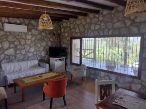 Cabaña de piedra Los Crespines