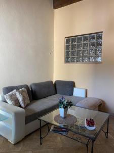 Alex's Apartment img18