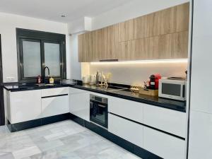 The White Cristal - 2 BR with Balcony