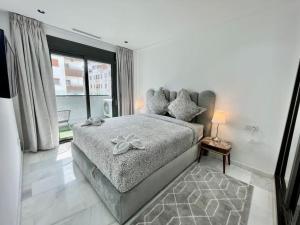 The White Cristal - 2 BR with Balcony
