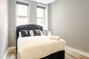 Best Location! Modern Apartment in Heart of City!