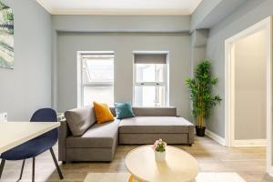 Best Location! Modern Apartment in Heart of City!