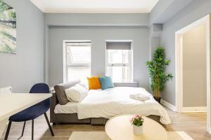 Best Location! Modern Apartment in Heart of City!