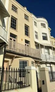 Georgian Townhouse on the beach - Worthing