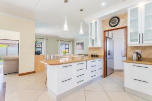 Luxury 5 Bedroom Villa with Heated Pool and Inverter in Blouberg