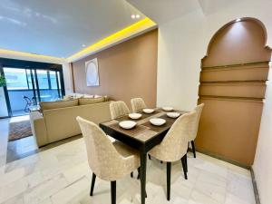 The Wave View - 2 BR Near Marina Bay