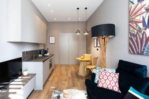 #61 Staywiz us - 1 BDR Rossini Centrale Balcony AC