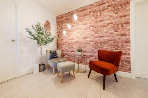 Large 6-Bed house, Free Parking & Motorway Access