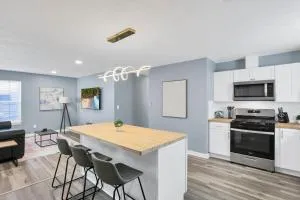 Charming 3-Bedroom Oasis Near Airport - 杰汉奈