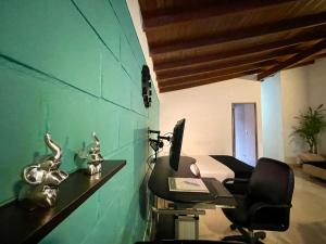 explora la magia de laureles