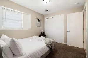 A Trendy Escape close to Downtown Peoria - Pekin