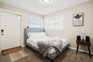 A Trendy Escape close to Downtown Peoria
