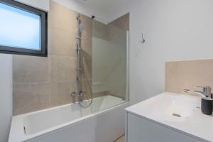 Maisons de vacances Maison 3 chambres avec jardin & parking, prox tram : photos des chambres