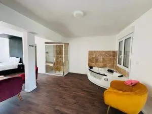 Charmant Studio 2 avec Jacuzzi à Quéven - Gestel