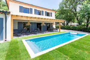 #53 St Paul Villa Swimpool AC Carpark BBQ for 8 Guest