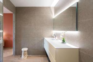 #53 St Paul Villa Swimpool AC Carpark BBQ for 8 Guest