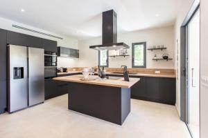 Appartements #53 St Paul Villa Swimpool AC Carpark BBQ for 8 Guest : photos des chambres